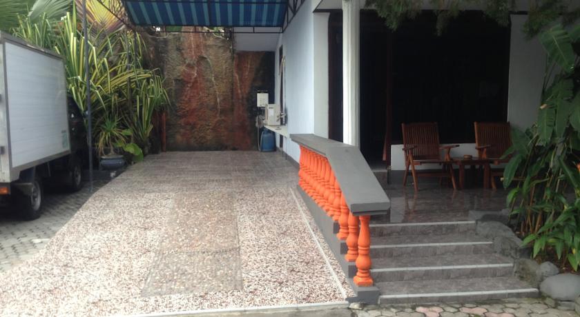 Hotel Saptra Mandala