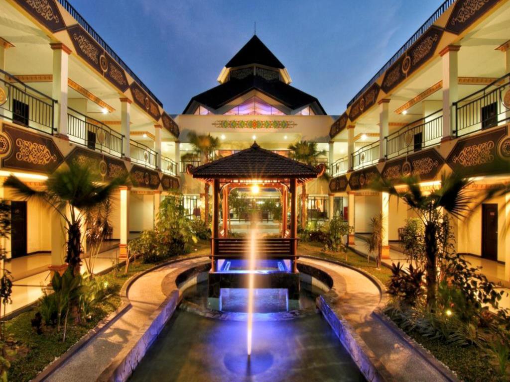 Yusro Hotel Restaurant & Convention